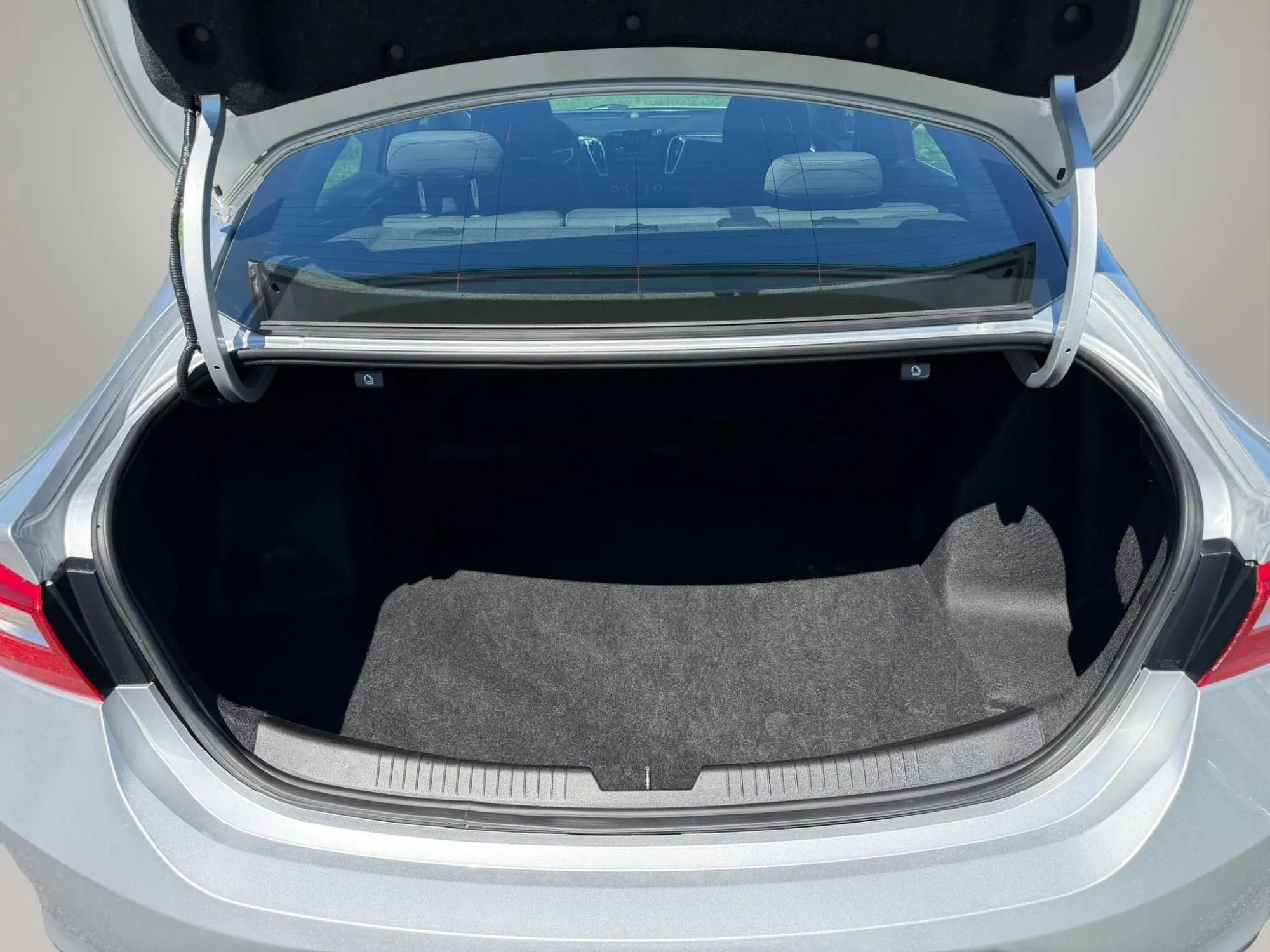 Used 2018 Chevrolet Malibu LT FWD image 26