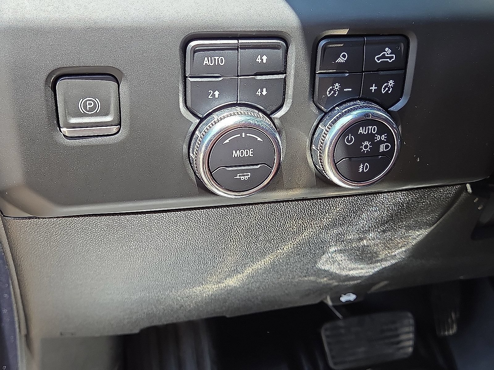 Used 2024 GMC Sierra 2500 Denali Ultimate AWD/4WD image 23