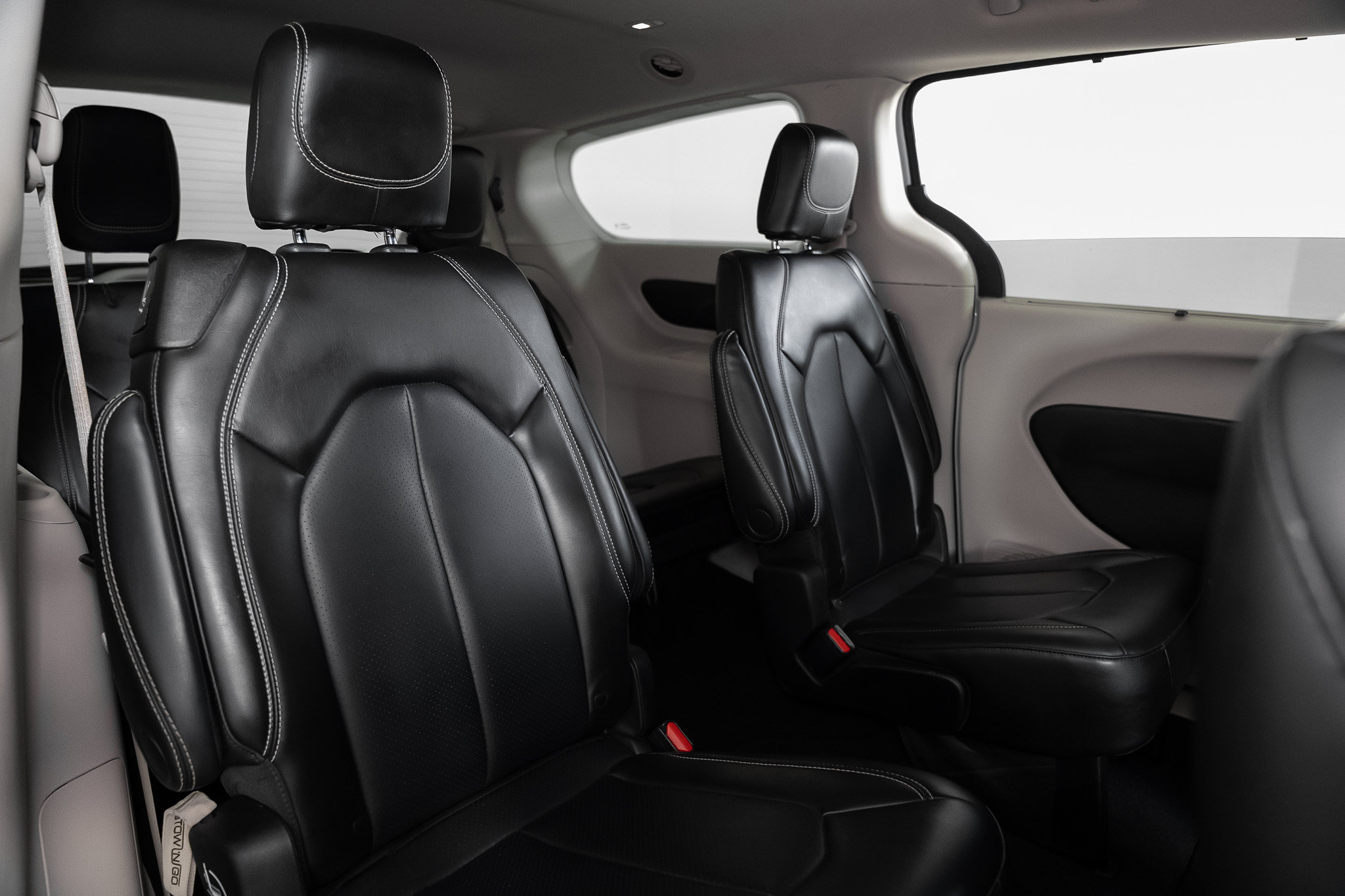 Used 2023 Chrysler Pacifica Touring-L FWD image 26