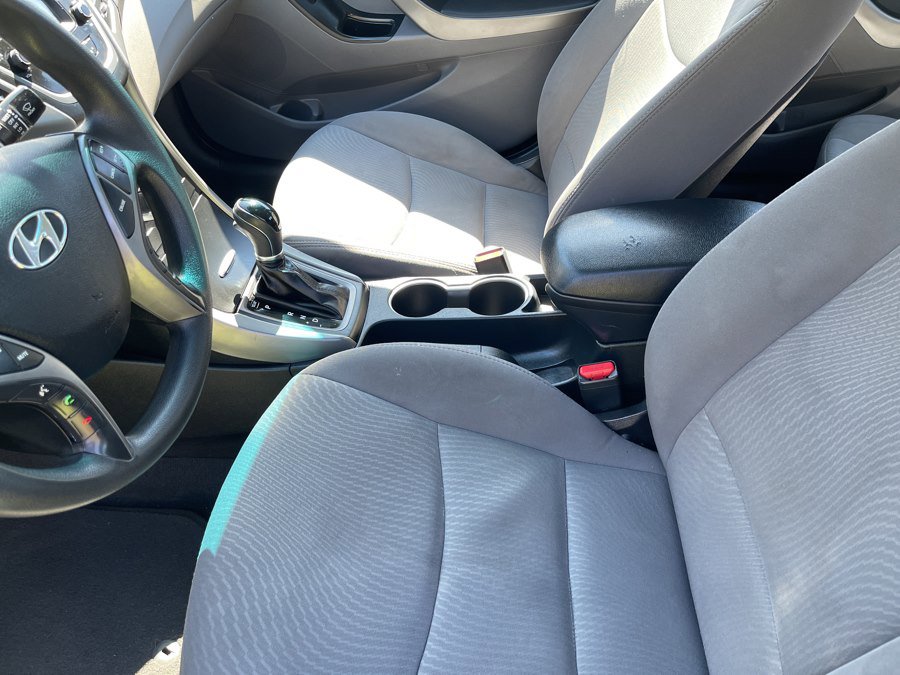 Used 2015 Hyundai Elantra SE w/ Option Group 02 FWD image 10