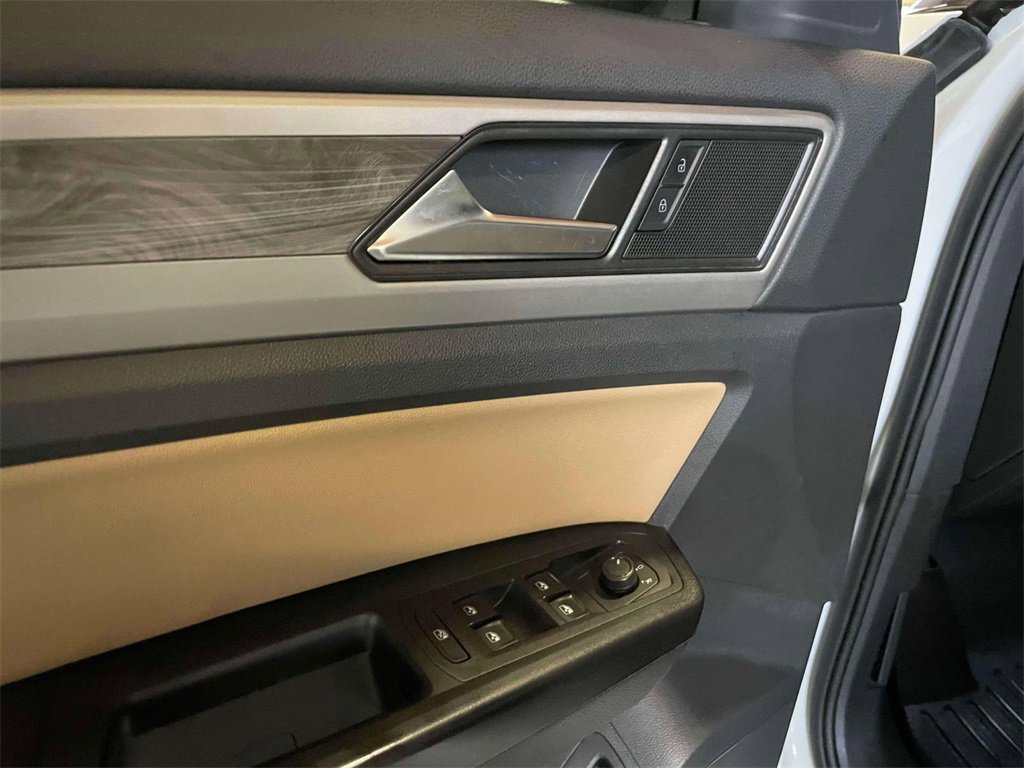 Used 2020 Volkswagen Atlas Cross Sport SE image 17