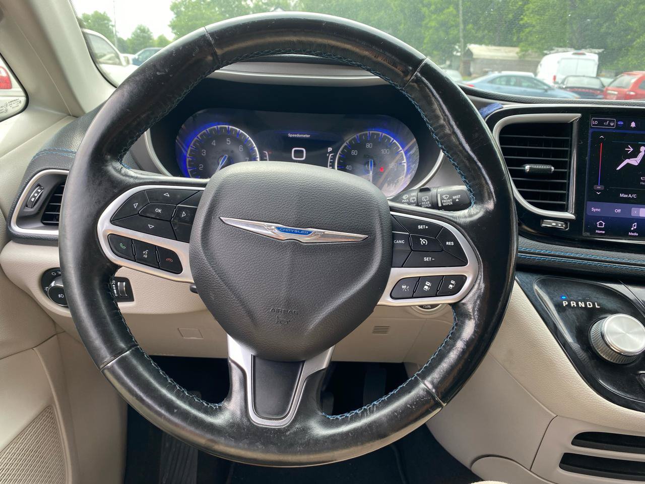 Used 2021 Chrysler Pacifica Touring-L FWD image 19