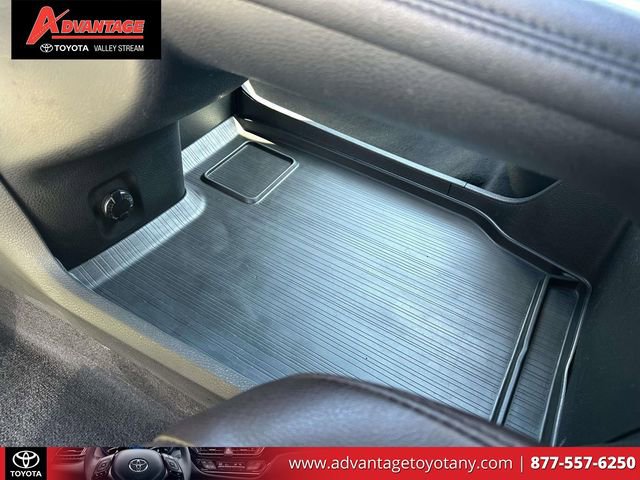 Used 2022 Toyota Sienna Platinum image 39
