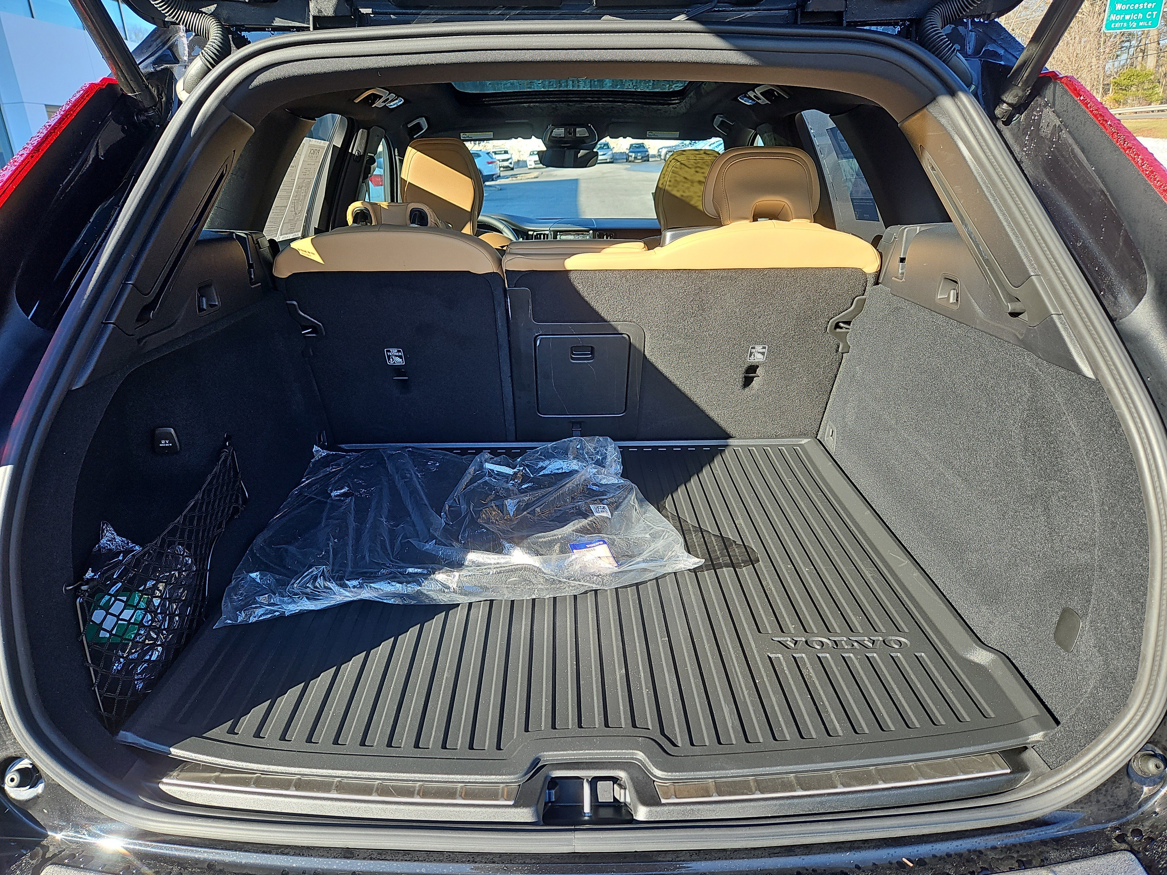 Used 2025 Volvo XC60 B5 Ultra w/ Protection Package Premier image 36