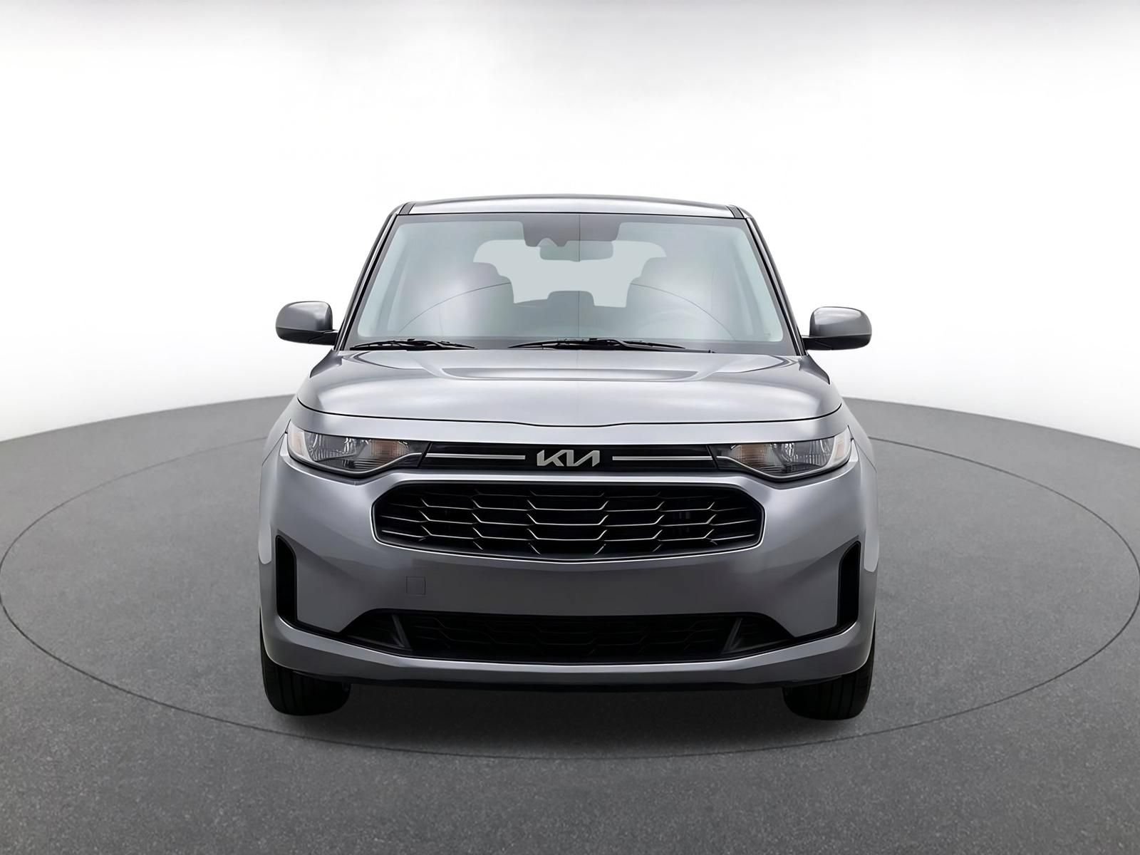 Used 2025 Kia Soul LX w/ LX Technology Package FWD image 2