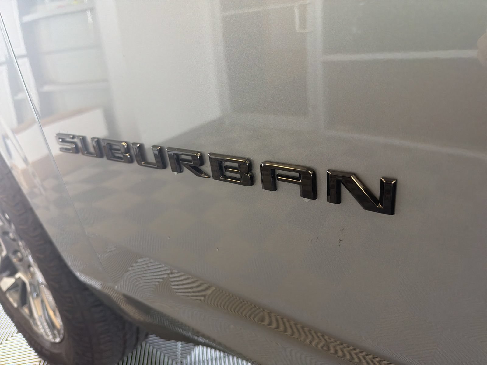 Used 2025 Chevrolet Suburban Z71 AWD/4WD image 8