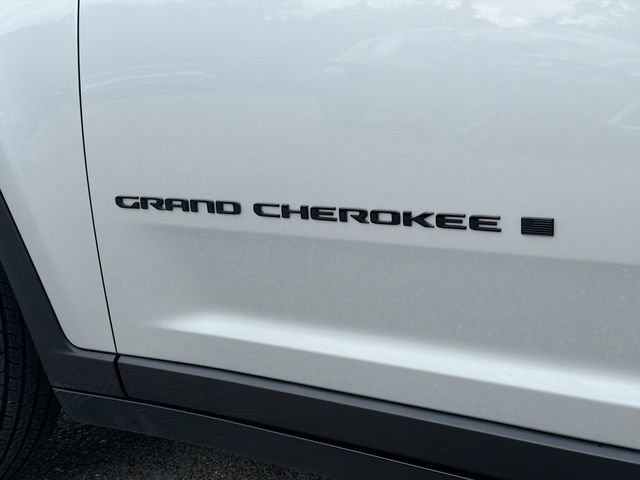Used 2024 Jeep Grand Cherokee Altitude RWD image 11