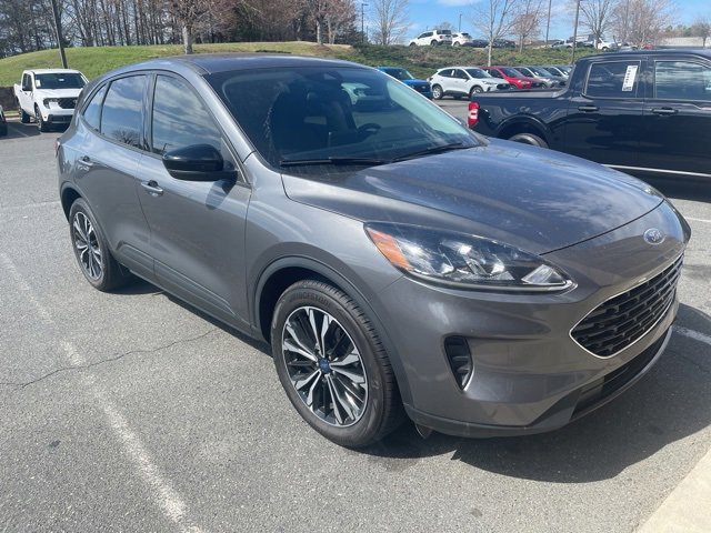 Certified 2022 Ford Escape SE w/ SE Sport Appearance Package image 3