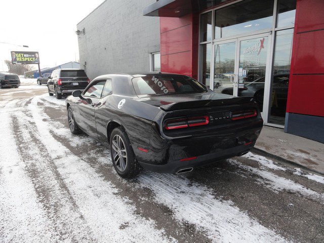 Used 2019 Dodge Challenger SXT image 3
