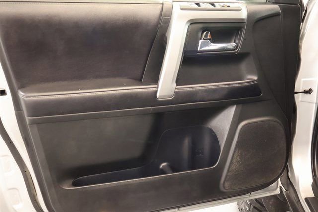 Used 2017 Toyota 4Runner SR5 AWD/4WD image 9