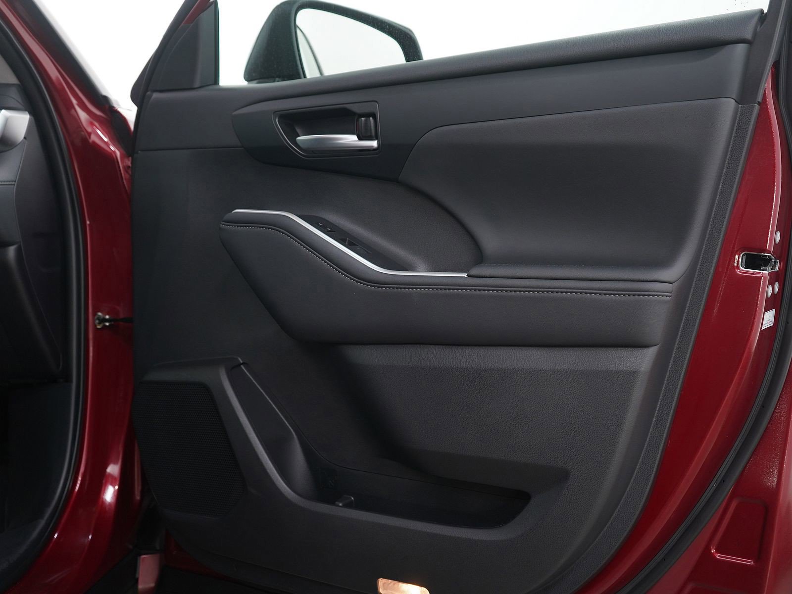 Used 2024 Toyota Highlander XLE image 9