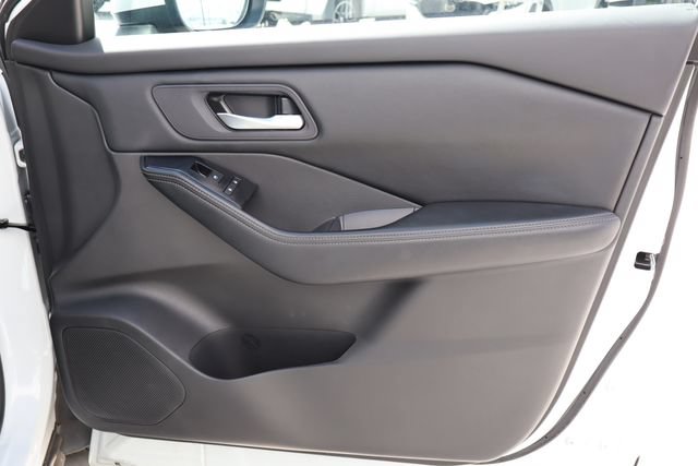 Used 2024 Nissan Rogue SV FWD image 27