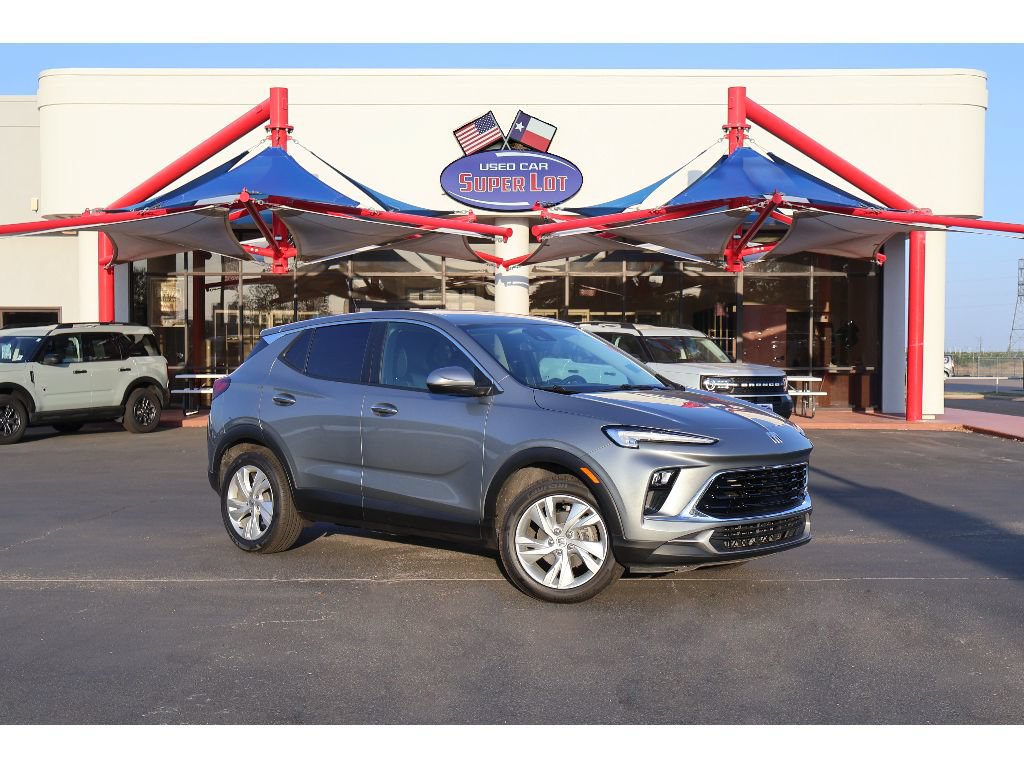 Used 2024 Buick Encore GX Preferred FWD image 1