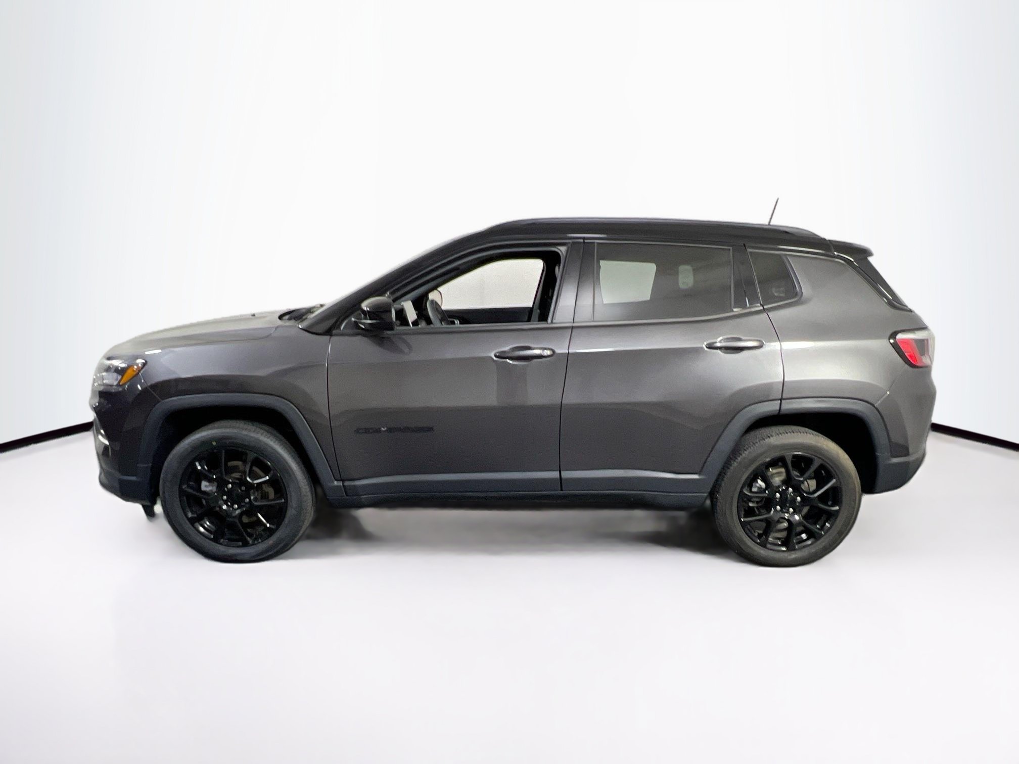 Used 2022 Jeep Compass Latitude AWD/4WD image 8