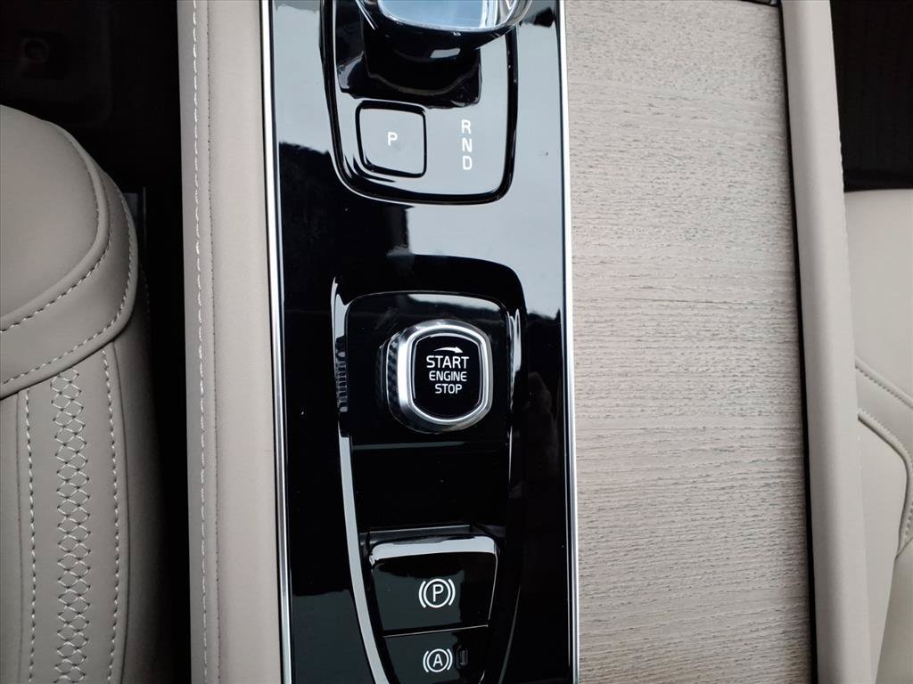 New 2026 Volvo XC90 B6 Plus w/ Protection Package Premier AWD/4WD image 23