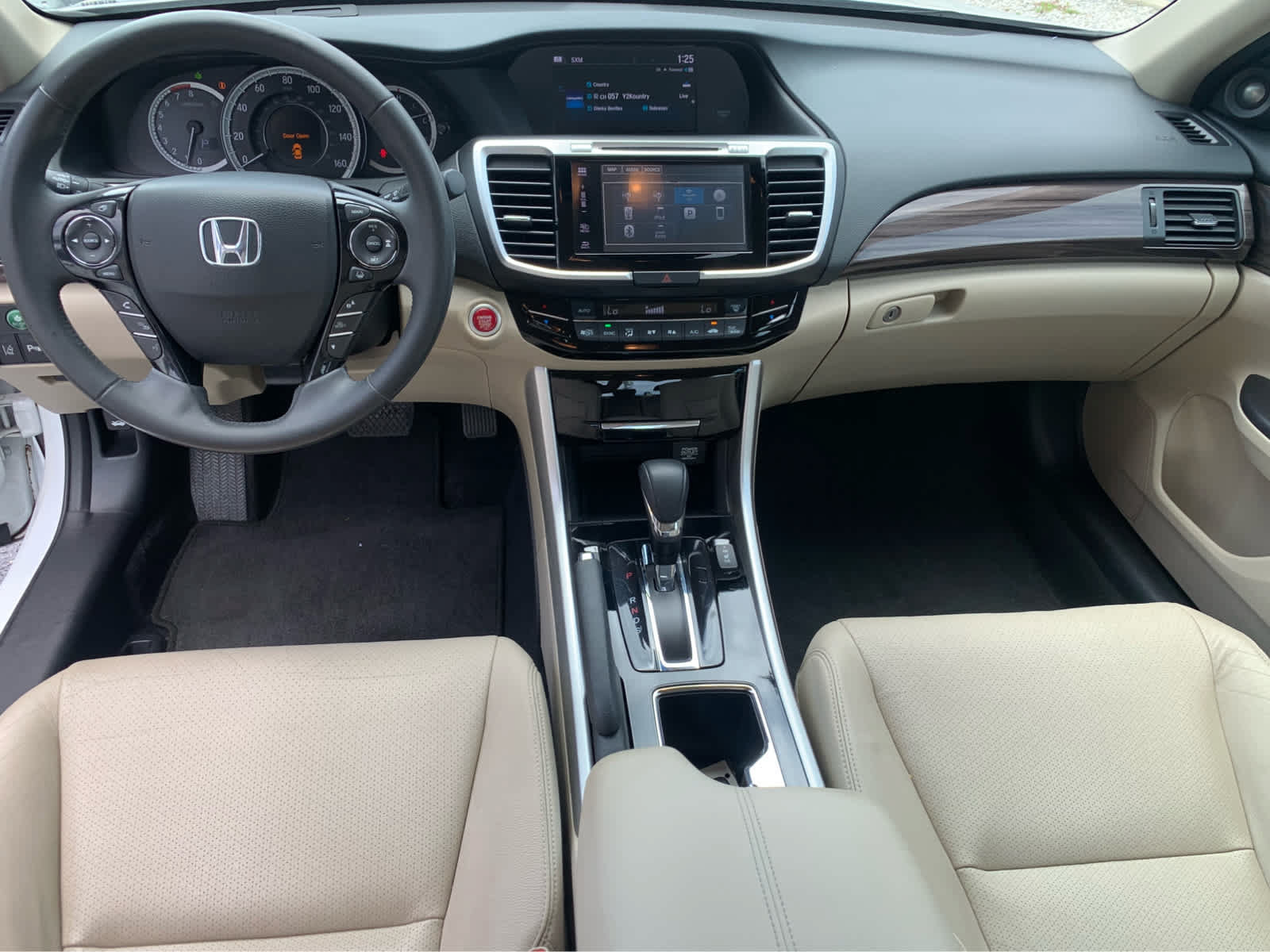 Used 2017 Honda Accord Touring image 10