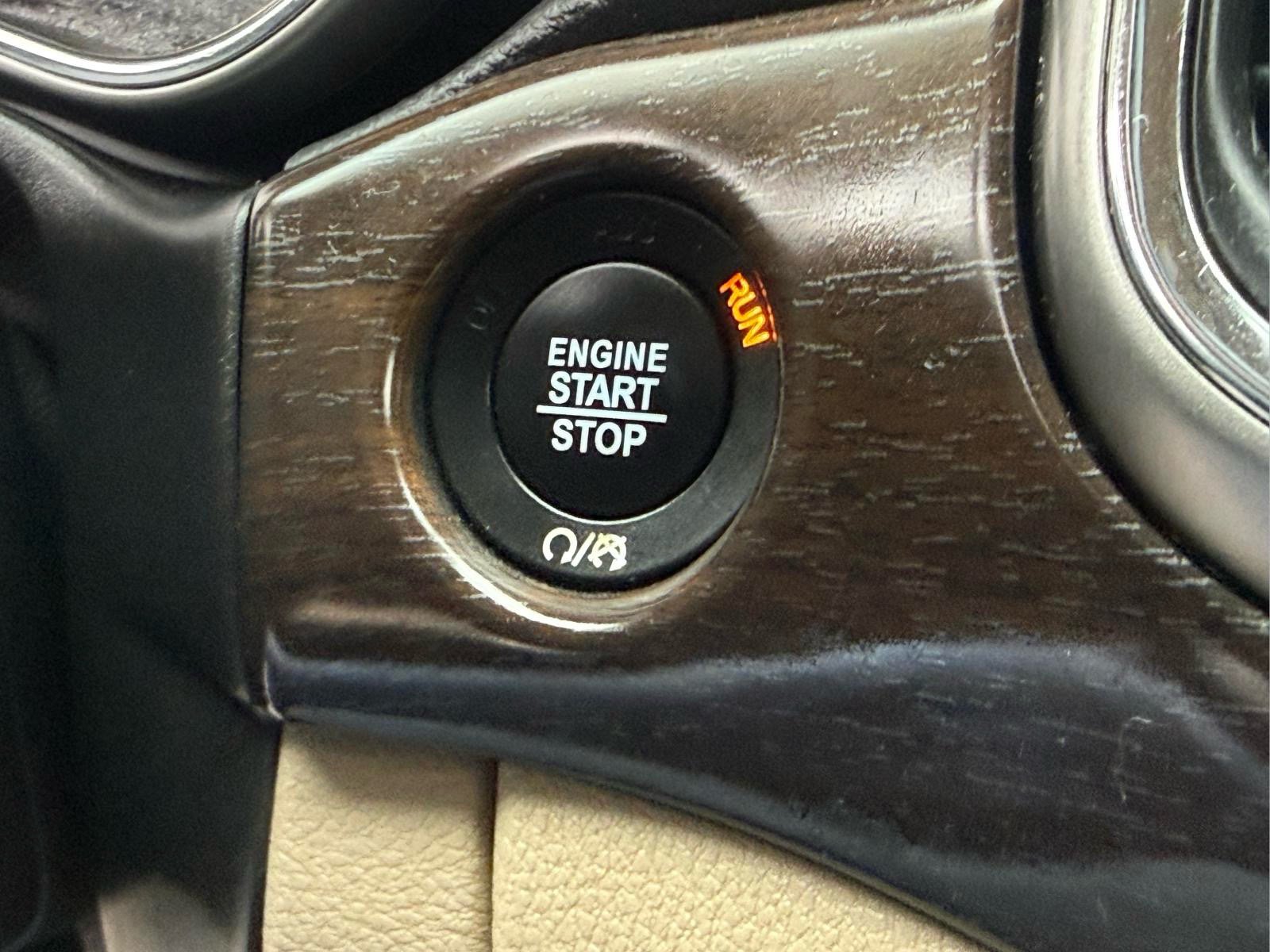 Used 2018 Jeep Grand Cherokee Laredo AWD/4WD image 23