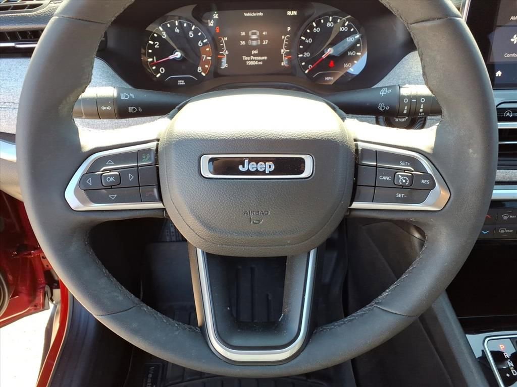 Used 2023 Jeep Compass Latitude image 17