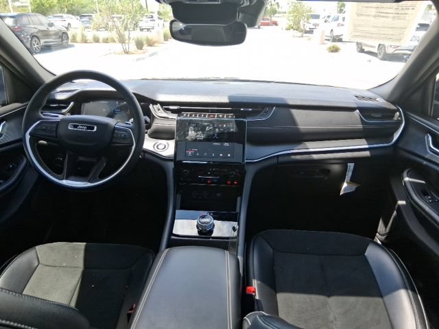 Used 2024 Jeep Grand Cherokee L Altitude AWD/4WD image 10