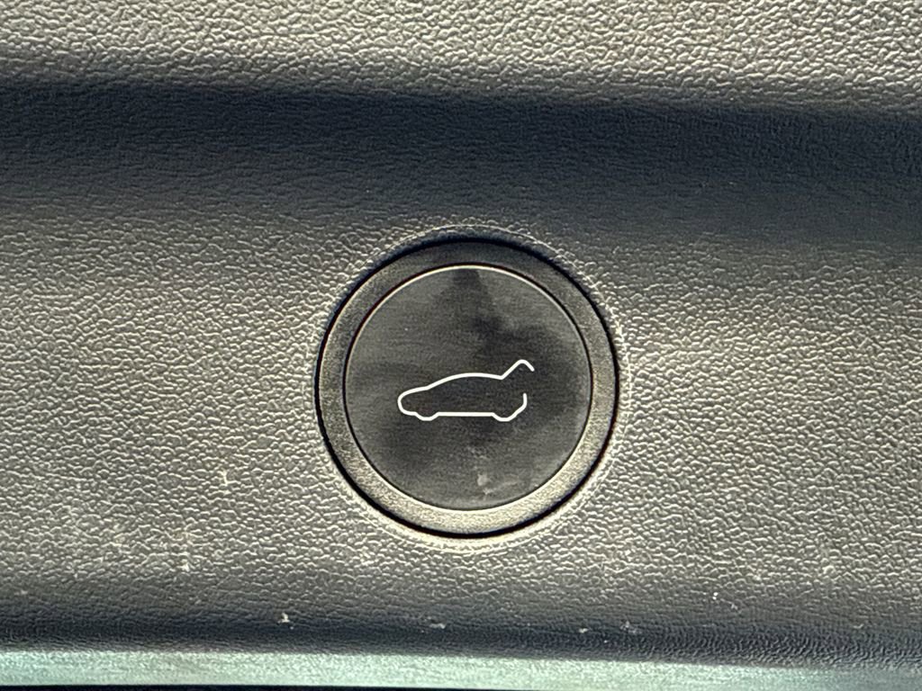 Used 2022 Tesla Model Y Long Range AWD/4WD image 13