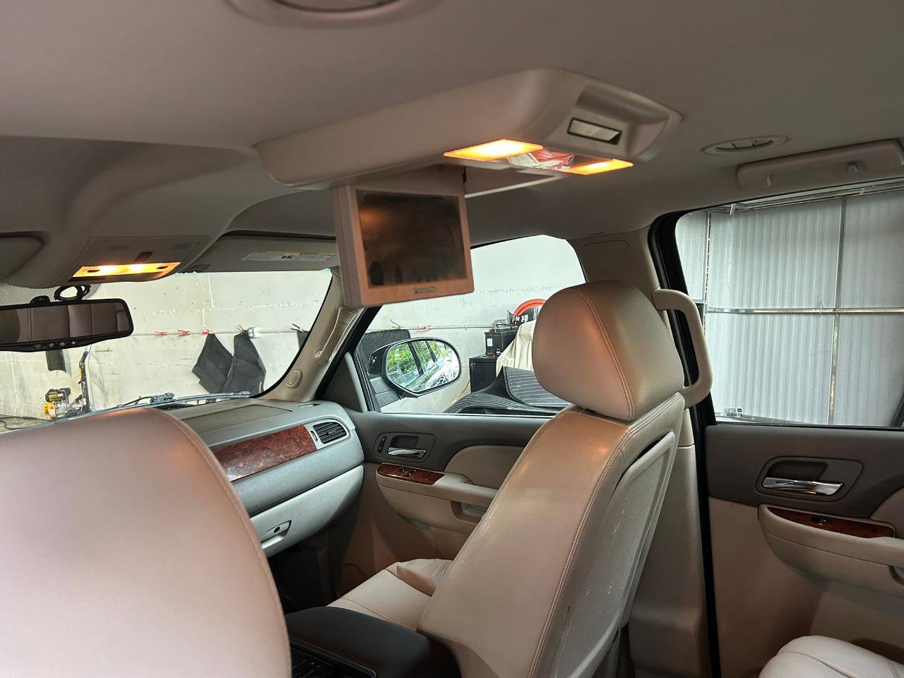 Used 2012 Chevrolet Suburban LT w/ Luxury Package AWD/4WD image 19
