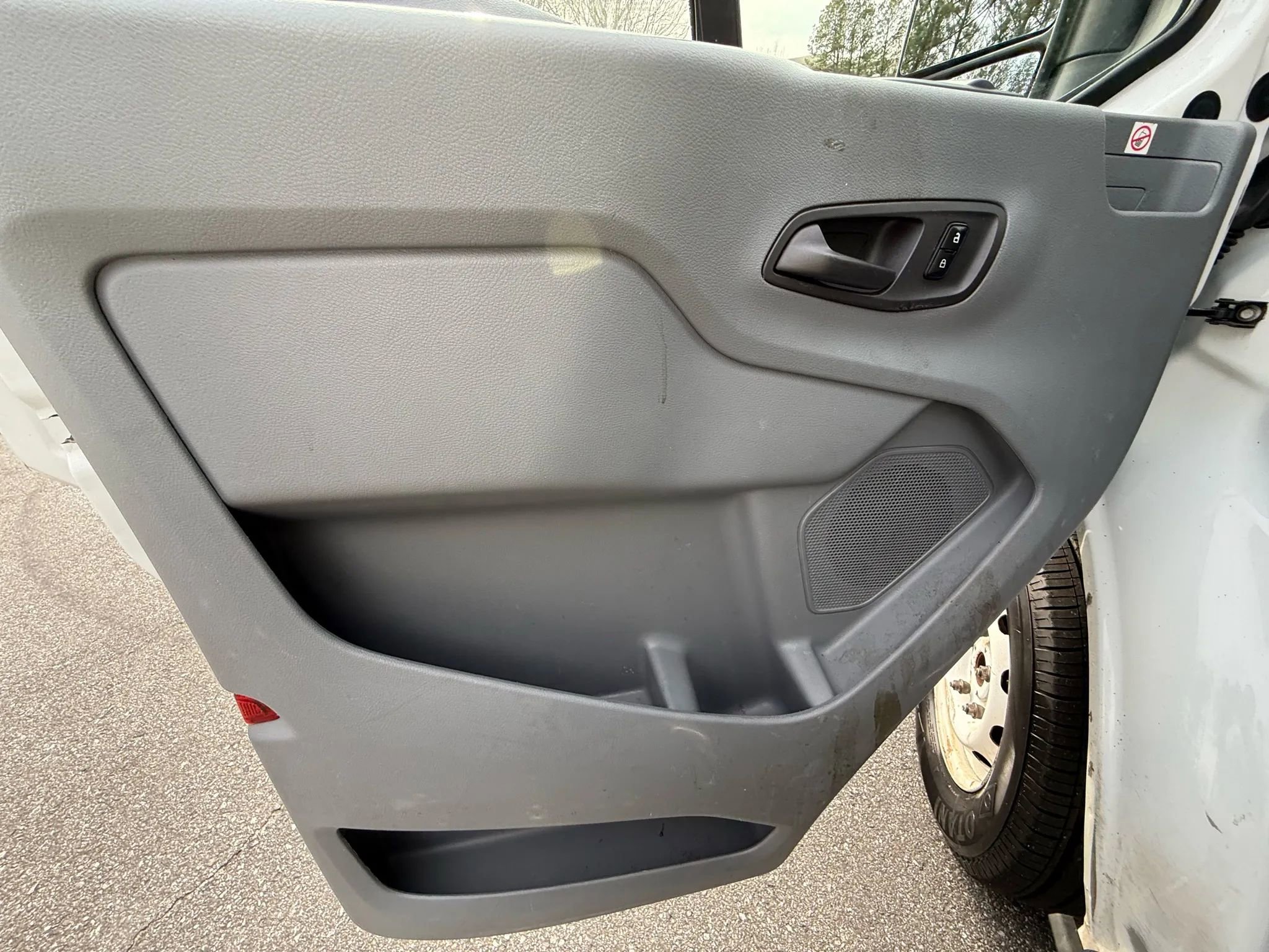Used 2019 Ford Transit 150 148 Medium Roof RWD image 17