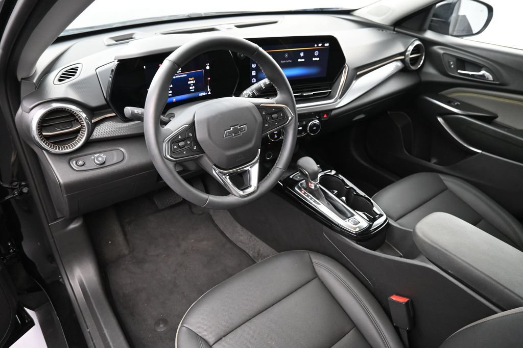 Used 2026 Chevrolet Trax ACTIV w/ Sunroof Package FWD image 4