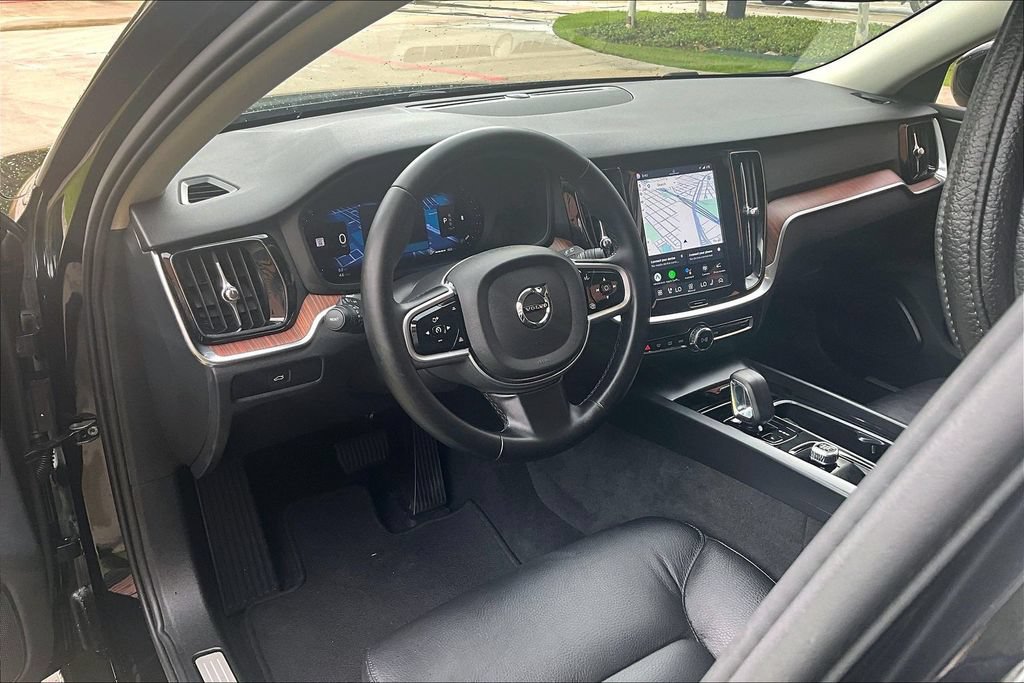 Certified 2025 Volvo V60 B5 Cross Country Plus AWD/4WD image 17