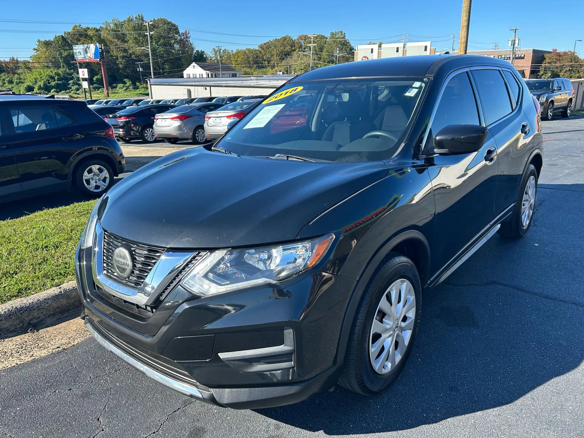 Used 2018 Nissan Rogue S image 3