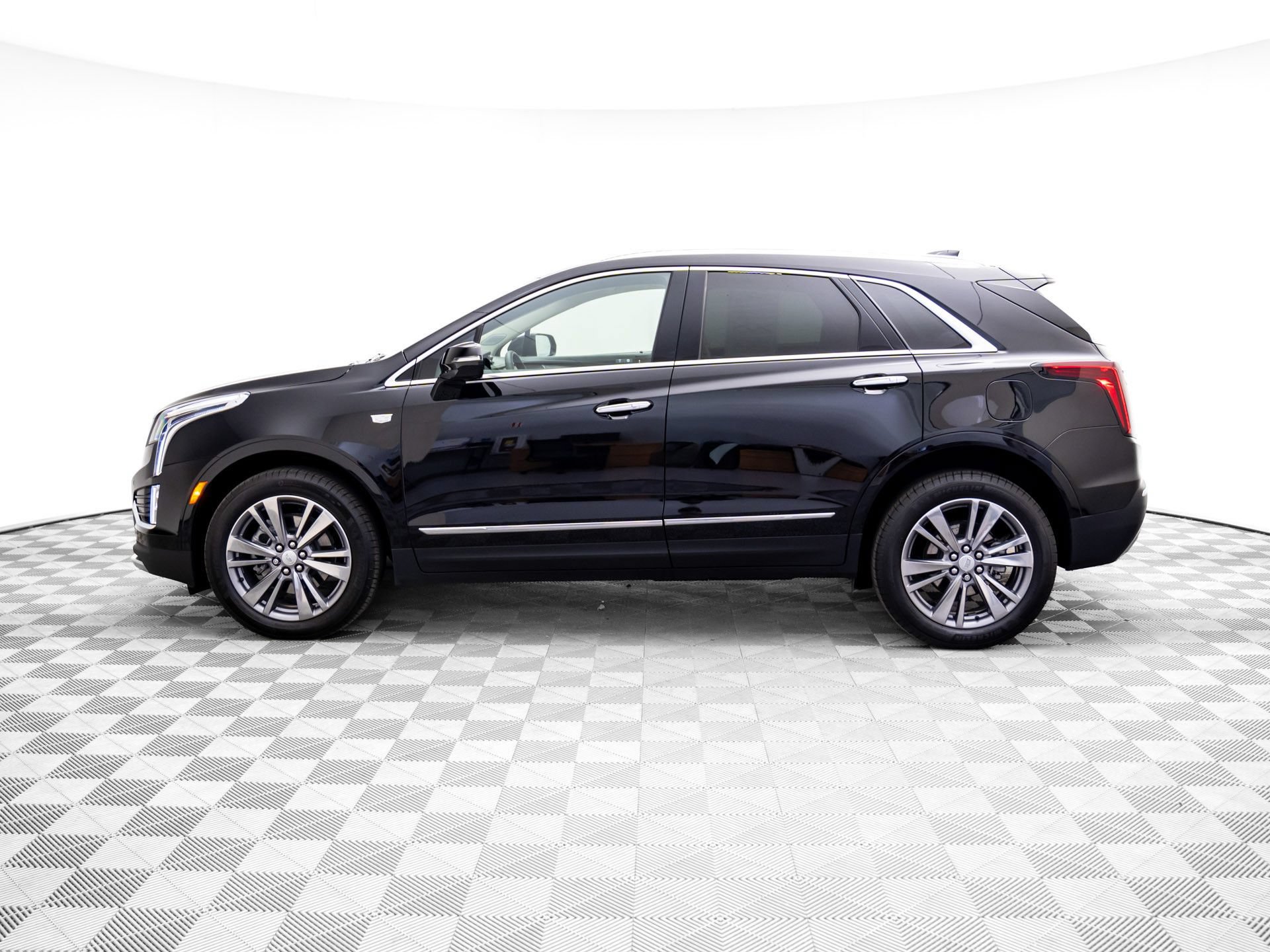 Certified 2025 Cadillac XT5 Premium Luxury w/ LPO, Floor Liner Package AWD/4WD video 2