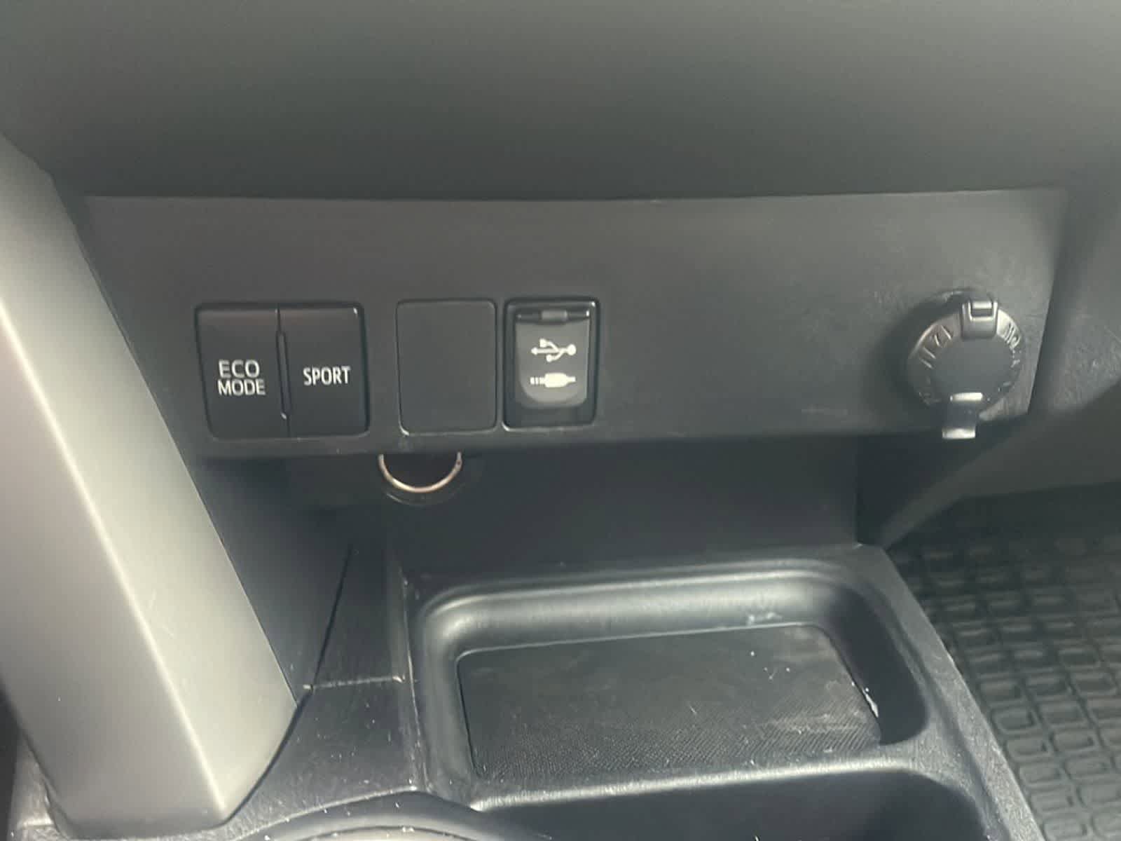 Used 2018 Toyota RAV4 LE w/ All Weather Liner Package AWD/4WD image 19