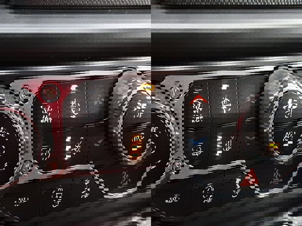 Used 2021 Jeep Wrangler Unlimited Sahara image 30