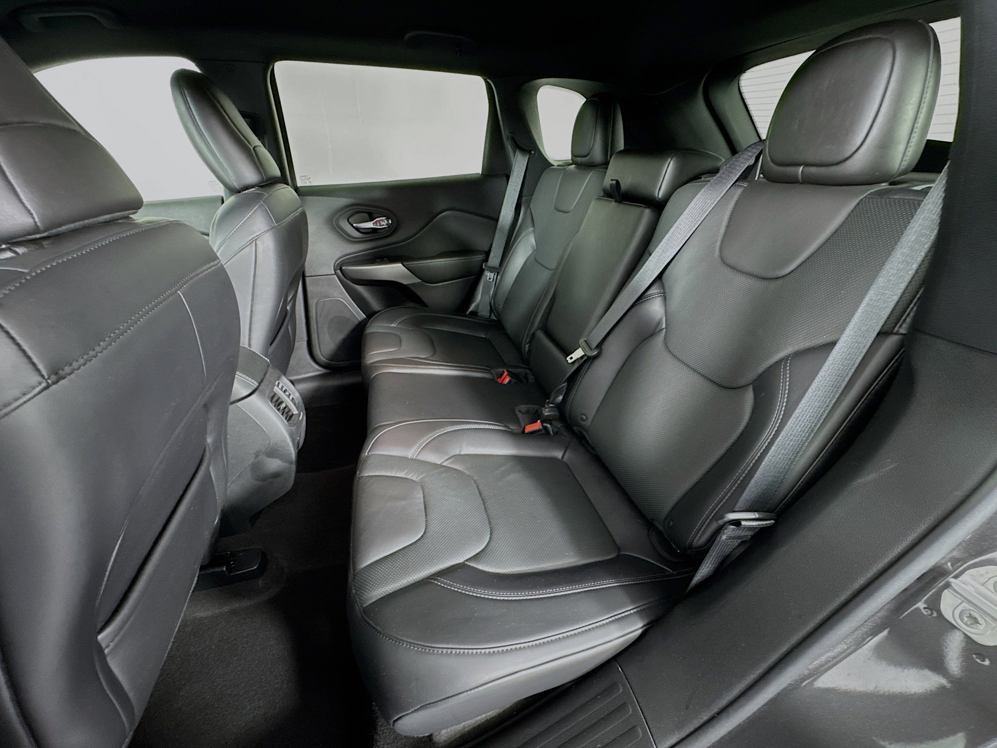 Used 2019 Jeep Cherokee High Altitude image 24