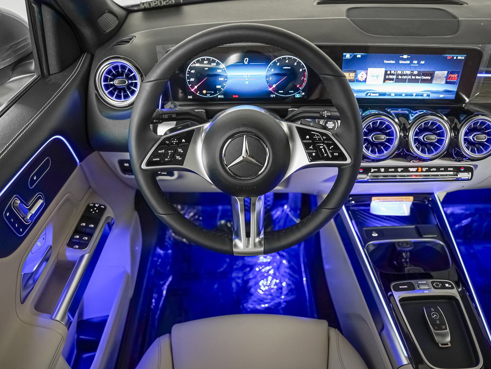 New 2025 Mercedes-Benz GLB 250 4MATIC image 14