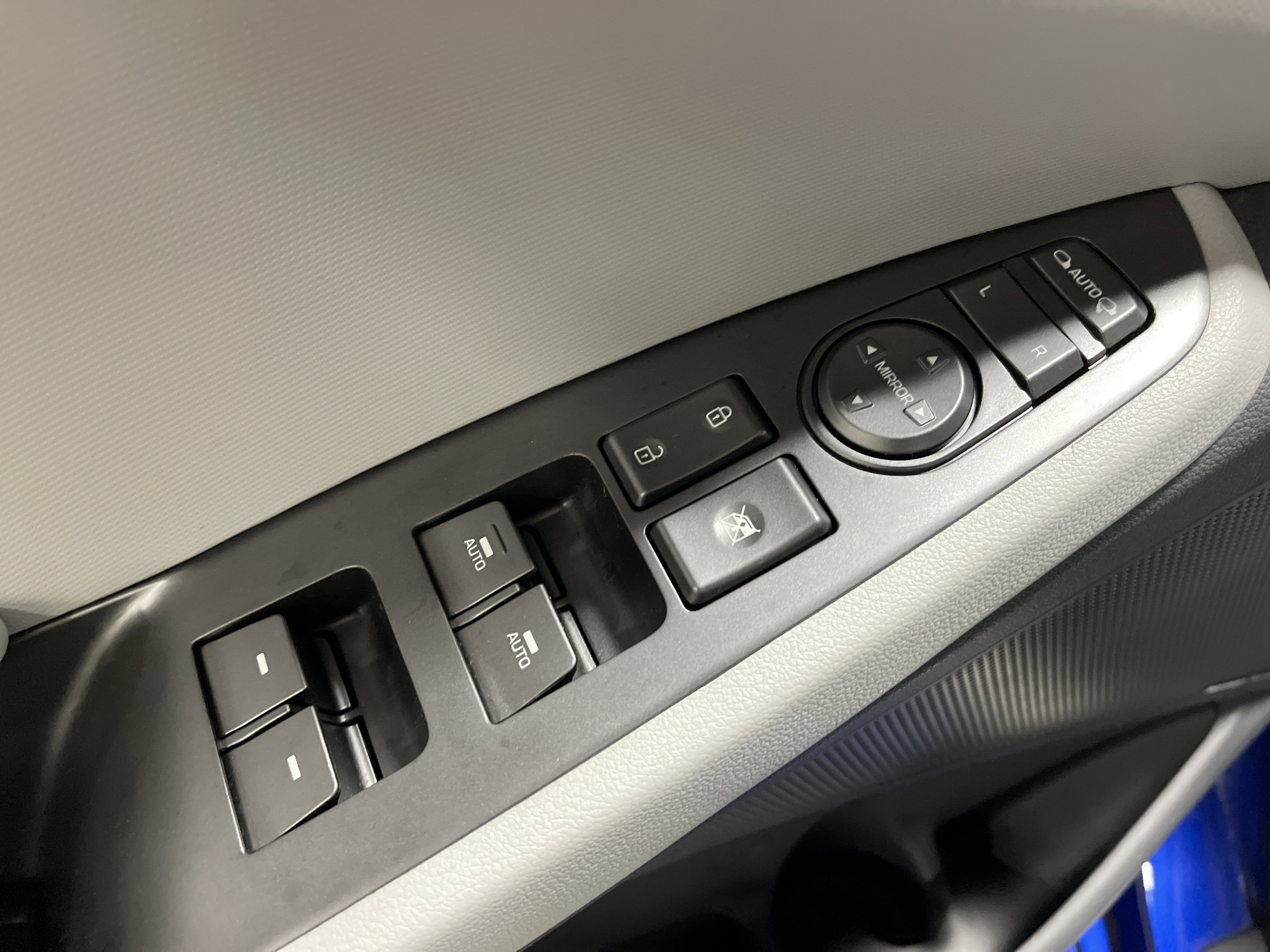 Used 2020 Hyundai Ioniq Limited image 8