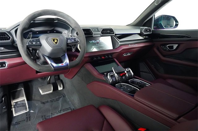 Used 2025 Lamborghini Urus SE image 2