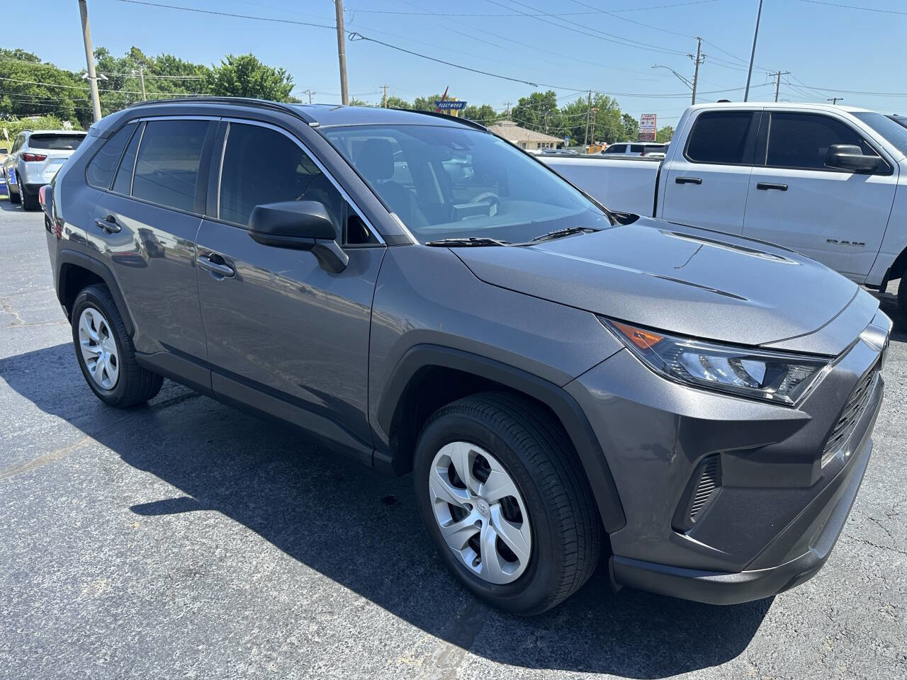 Used 2020 Toyota RAV4 LE FWD image 5