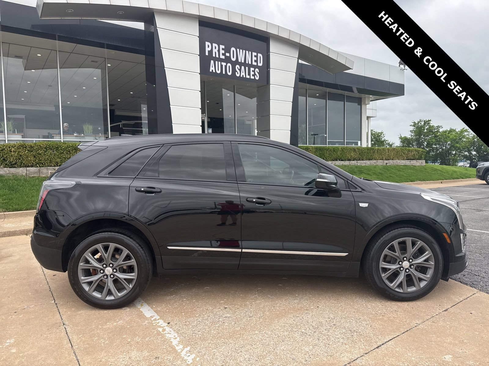 Used 2021 Cadillac XT5 Sportv AWD/4WD image 2