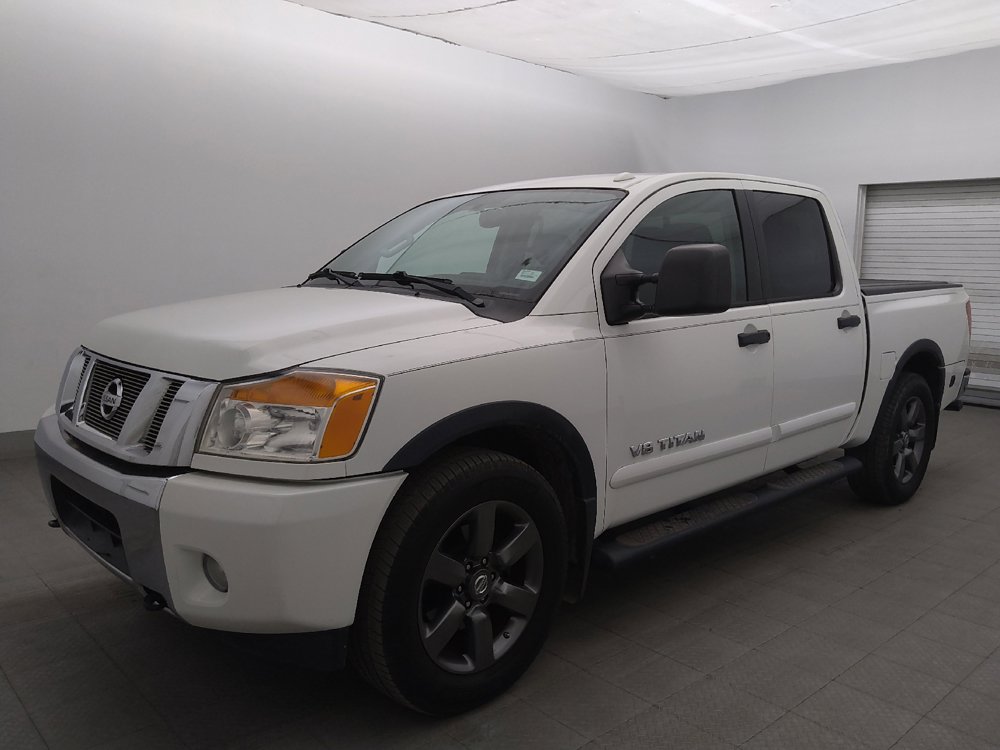 Used 2015 Nissan Titan SV w/ SV Value Truck Package RWD image 2
