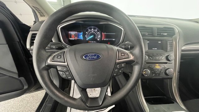 Used 2017 Ford Fusion SE image 36