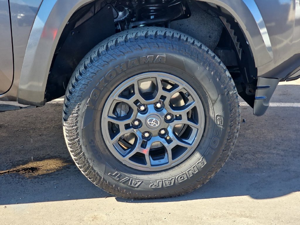Used 2017 Toyota Tacoma SR5 w/ Tow Package RWD image 37