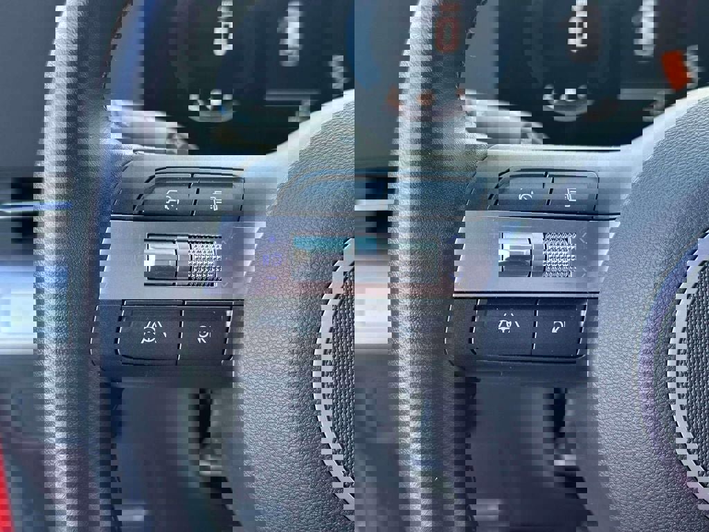 Used 2025 Hyundai Kona SEL image 21