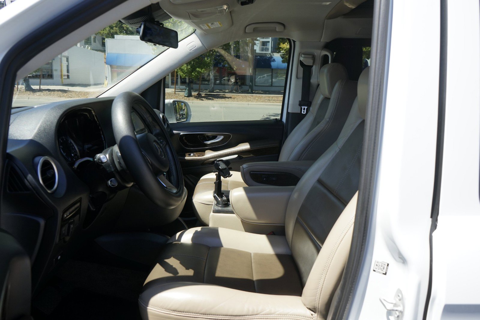 Used 2018 Mercedes-Benz Metris Passenger image 17