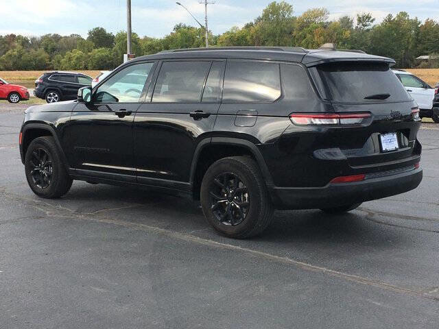 Used 2024 Jeep Grand Cherokee L Laredo image 5