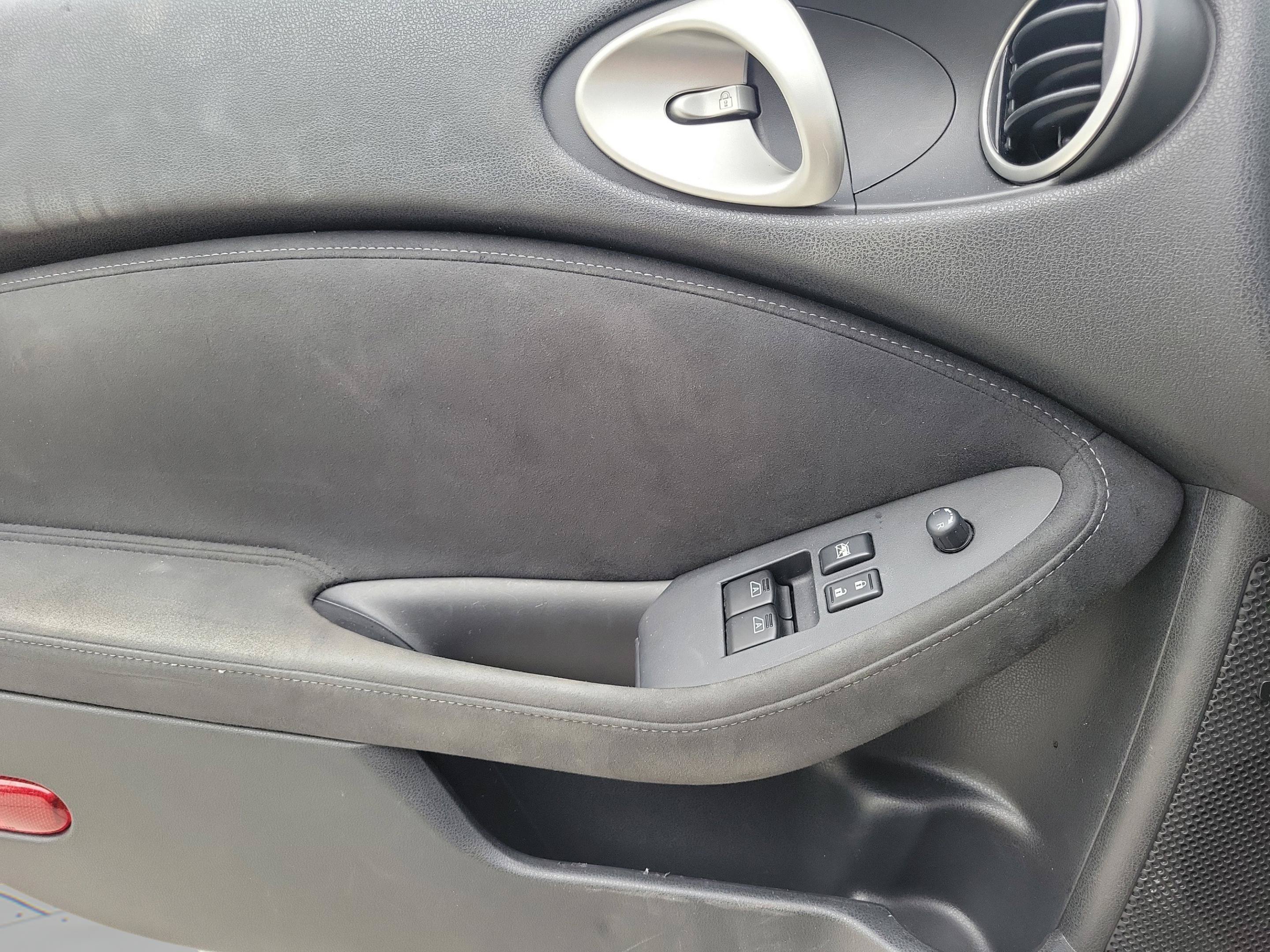 Used 2016 Nissan 370Z Touring RWD image 9
