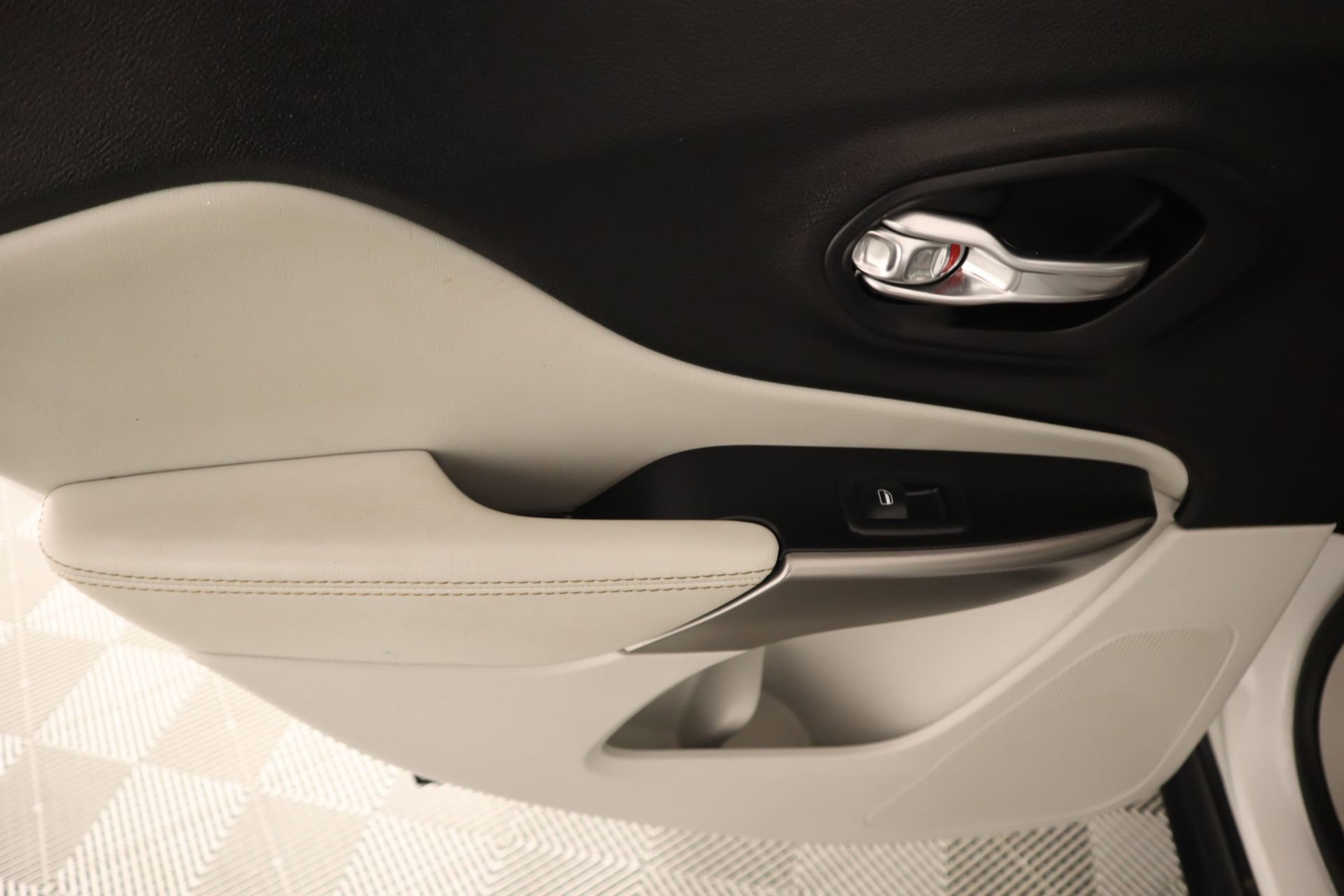 Used 2022 Jeep Cherokee Latitude Lux w/ Sun & Sound Group image 17