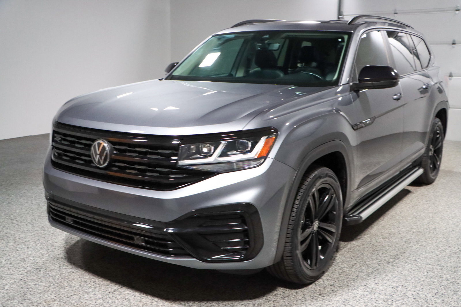 Used 2023 Volkswagen Atlas SEL R-Line image 35