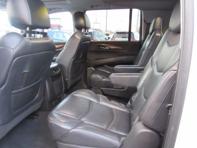 Used 2019 Cadillac Escalade ESV Luxury image 31