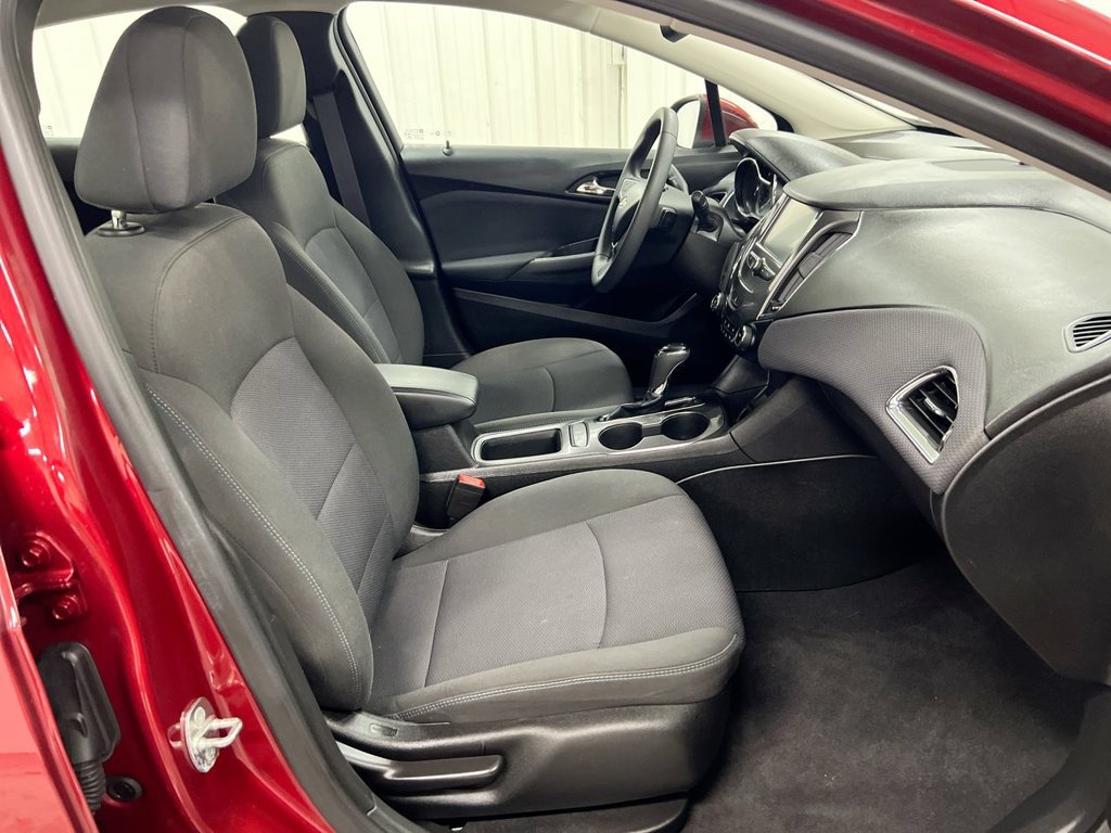 Used 2017 Chevrolet Cruze LT w/ Convenience Package FWD image 21
