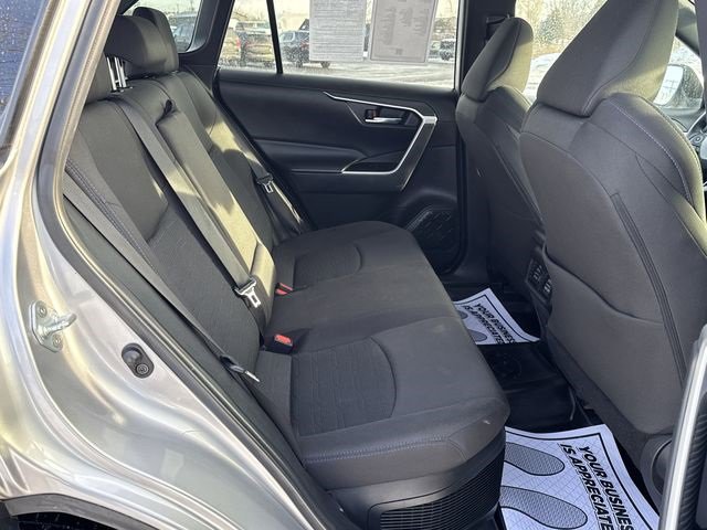 Used 2022 Toyota RAV4 SE image 27
